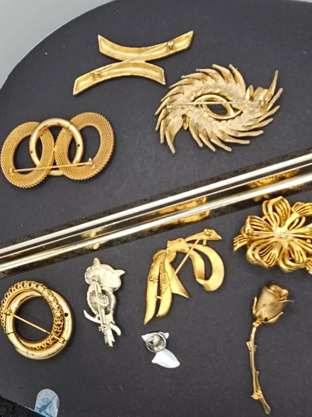 Vintage 1980s Gold Tone Brooch & Pin Lot - Statement & Figural Jewelry (7 Pcs)
